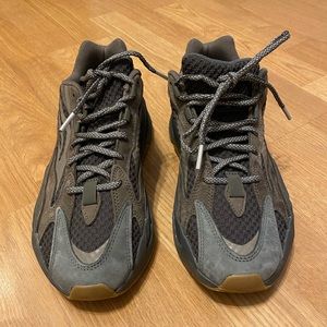 YEEZY BOOST 700 V2, Size 9